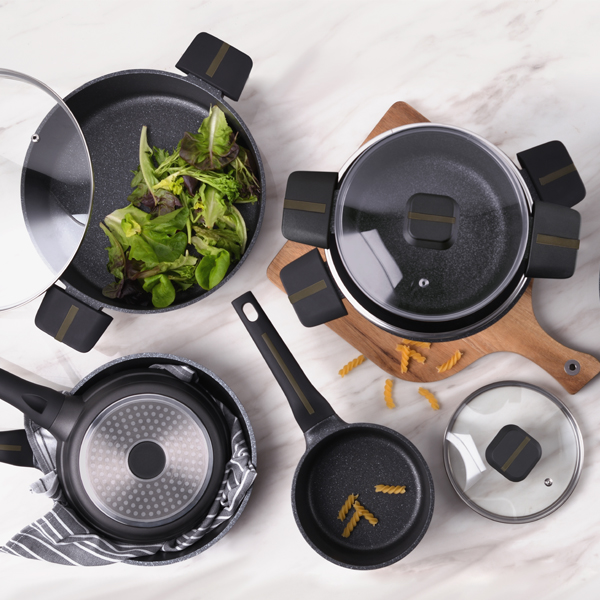 San Ignacio Bistro - Cazo 16 x 8.0 cm, Aluminio Fundido Inducción, Tapa de Vidrio con Borde de Acero, Recubrimiento XYLAN Antiadherente, Retiene el Calor, Mango y Pomo Soft Touch con Silicona Verde - Imagen 2