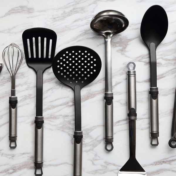 Bergner Gizmo - Descorazonador de Manzanas 21.5 x 1.87 cm, Fabricado en Acero Inoxidable, Afilado para un Corte Fácil y Perfecto, Anillo Final para Colgar, Mango con Inserción en Negro - Imagen 2