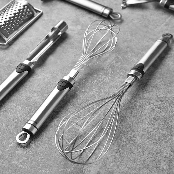 Bergner Gizmo - Abridor Botella 19 cm, Acero Inoxidable, Fabricado en Acero Inoxidable, Abre Fácil, Resistente y Duradero, Abridor de Vino con Anillo Final para Colgar, Mango con Inserción en Negro - Imagen 2