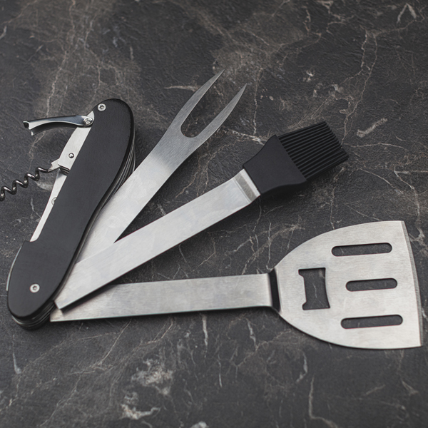 Bergner In Black - Set 5 en 1, Multi Herramientas, Fabricados en Acero Inoxidable, Mangos de Madera, Espátula con Abrebotellas en su Mango, Tenedor que Incluye Brocha de Silicona y Sacacorchos - Imagen 2