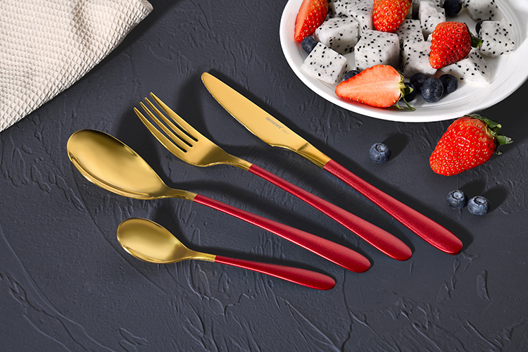 Bergner Lisboa Red -Cubertería de 16 Piezas de Acero Inoxidable, Set compuesto por 4 Cucharas, 4 Tenedores, 4 Cuchillos , 4 Cucharillas, Apta para lavavajillas, Libre tóxicos, Rojo - Imagen 2